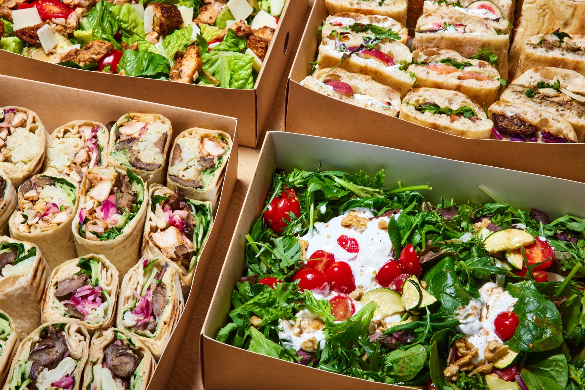 Lunch van Oliver Green tijdens een overleg op kantoor
